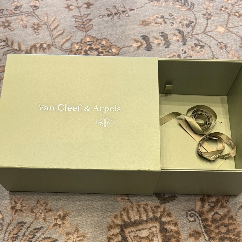 Authentic Empty Van Cleef & Arpels Olive Green Box with Ribbon authentic